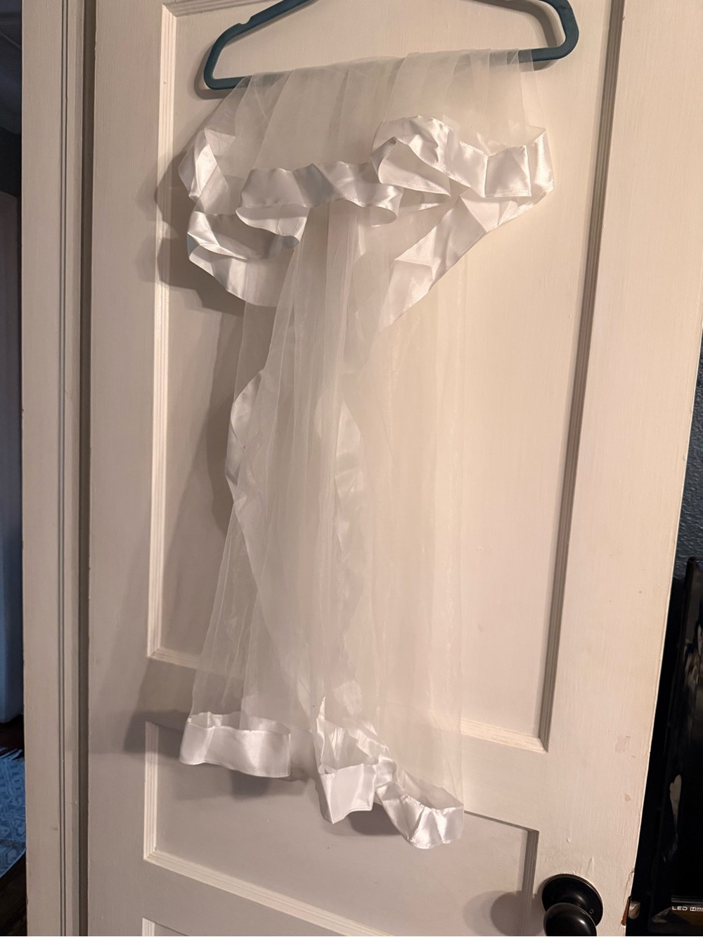 White Satin-Trim Bridal Veil Fingertip length with Blusher